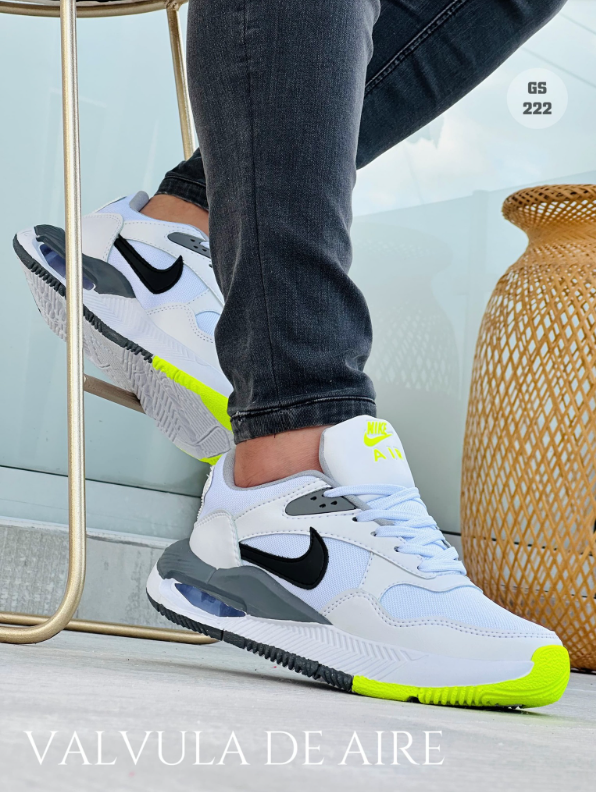 NIKE AIR MAX