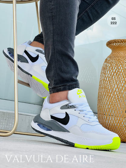 NIKE AIR MAX